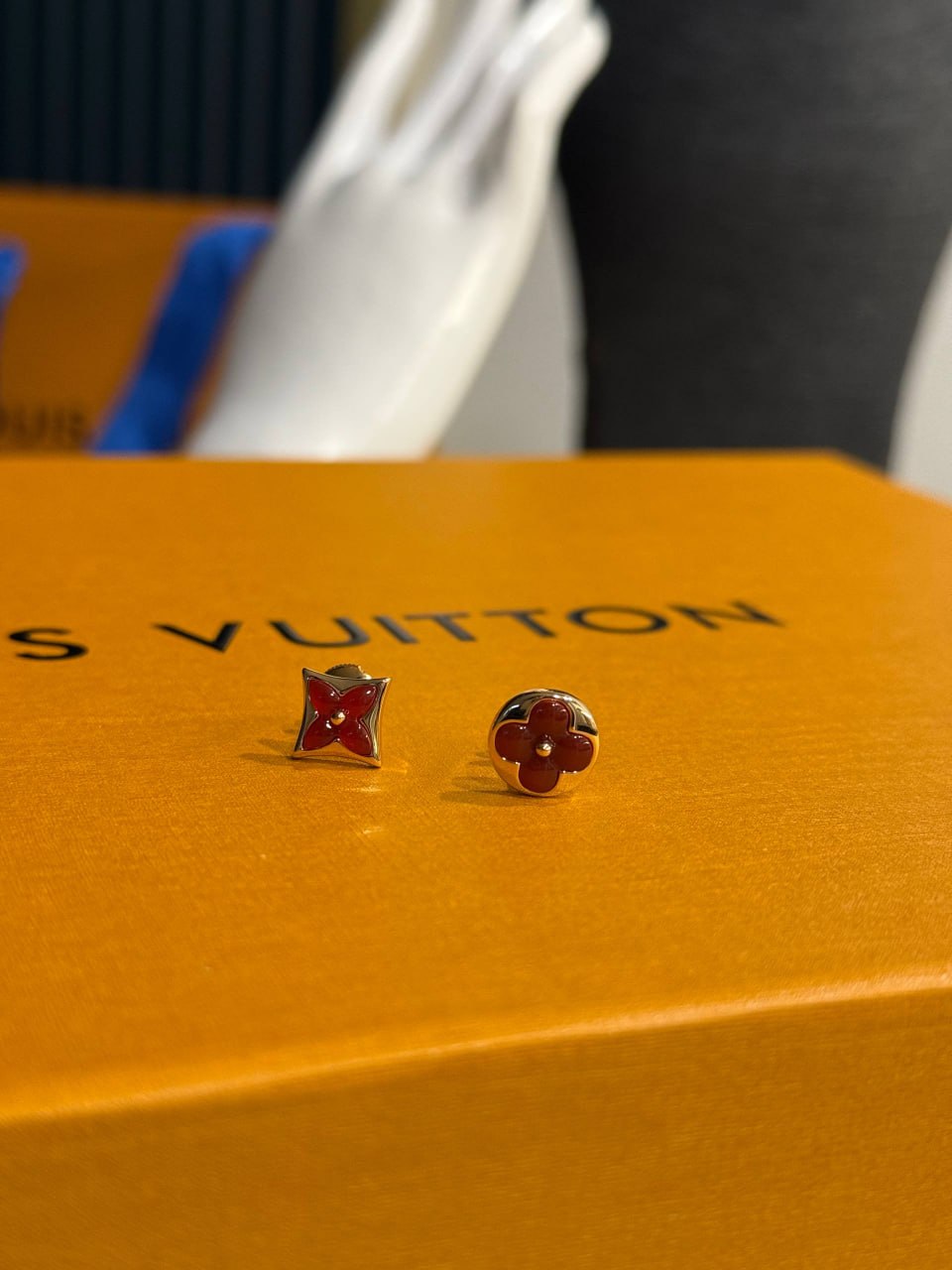Серьги Louis Vuitton